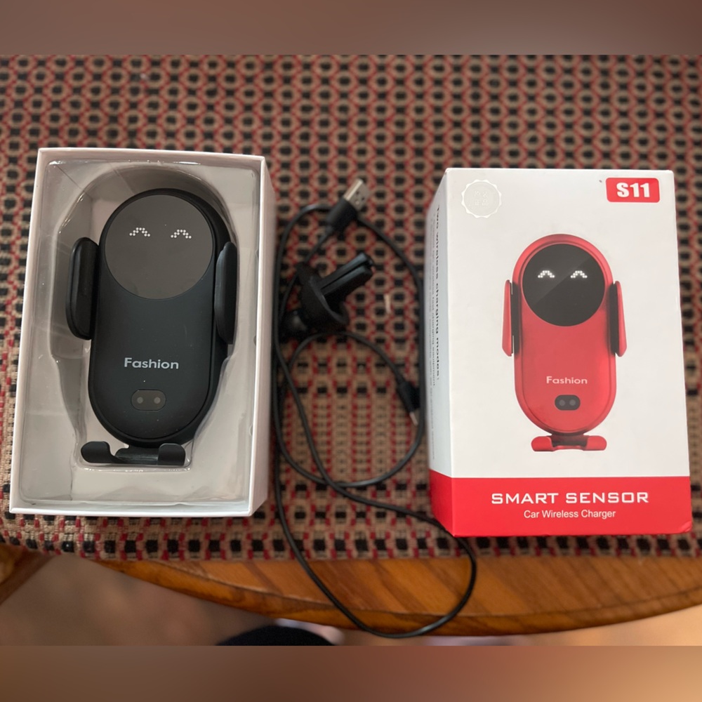 Smart Sensor Car Wireless Charger - Black and Red